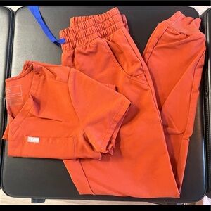 Figs auburn scrub set